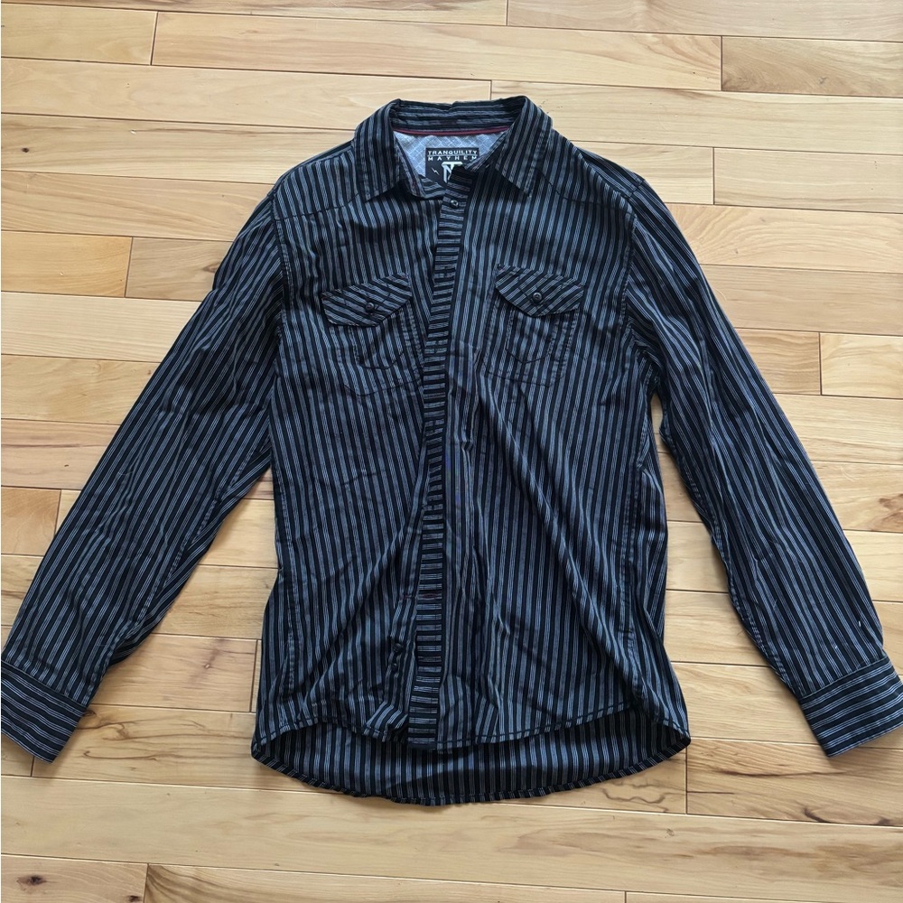 Tranquillity Mayhem black long sleeve button up size large